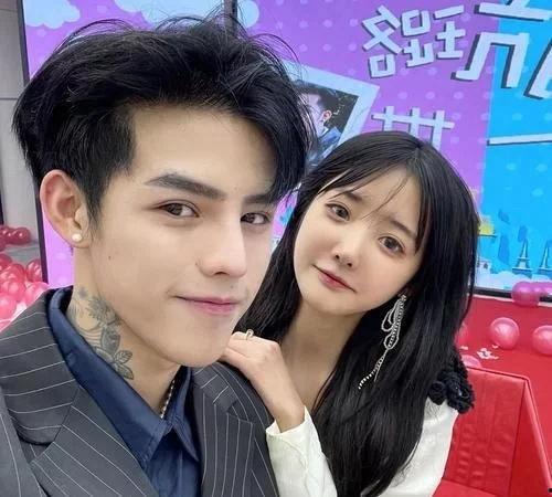 殷世航吃瓜免费视频,揭秘娱乐圈幕后故事  第3张